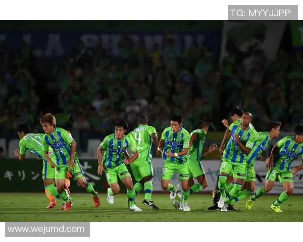 山口雷诺法与甲府风林的激烈对决展现足球魅力与团队精神