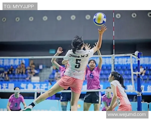 成都排球队总决赛精彩表现解析展现实力与团队合作的完美结合 成都排球队总决赛精彩表现解析展现实力与团队合作的完美结合